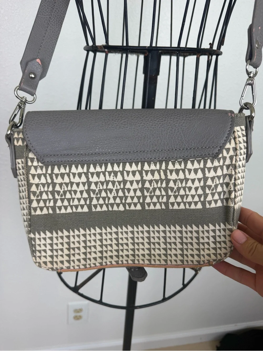 MANAOLA Hawaii Puaniu Crossbody Bag Nihu Ku
